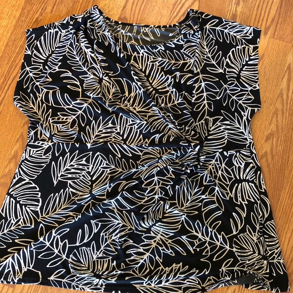 Knit, short sleeve tee with gather at waist 22/24